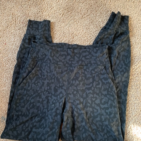 Lululemon align joggers 28” - Picture 3 of 6